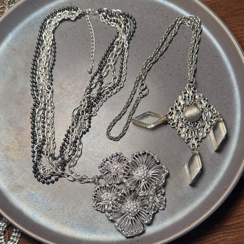 Elegant Silver and Black Necklace Set